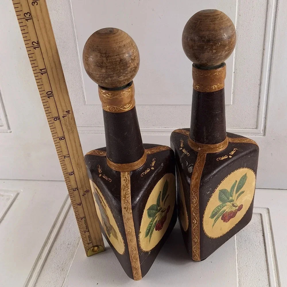 Vintage leather-wrapped glass decanters Rustic - Picture 4 of 10